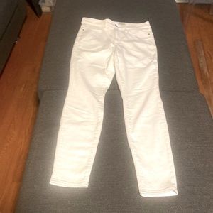 Get ready for Spring and Summer with these beautiful white jeans!